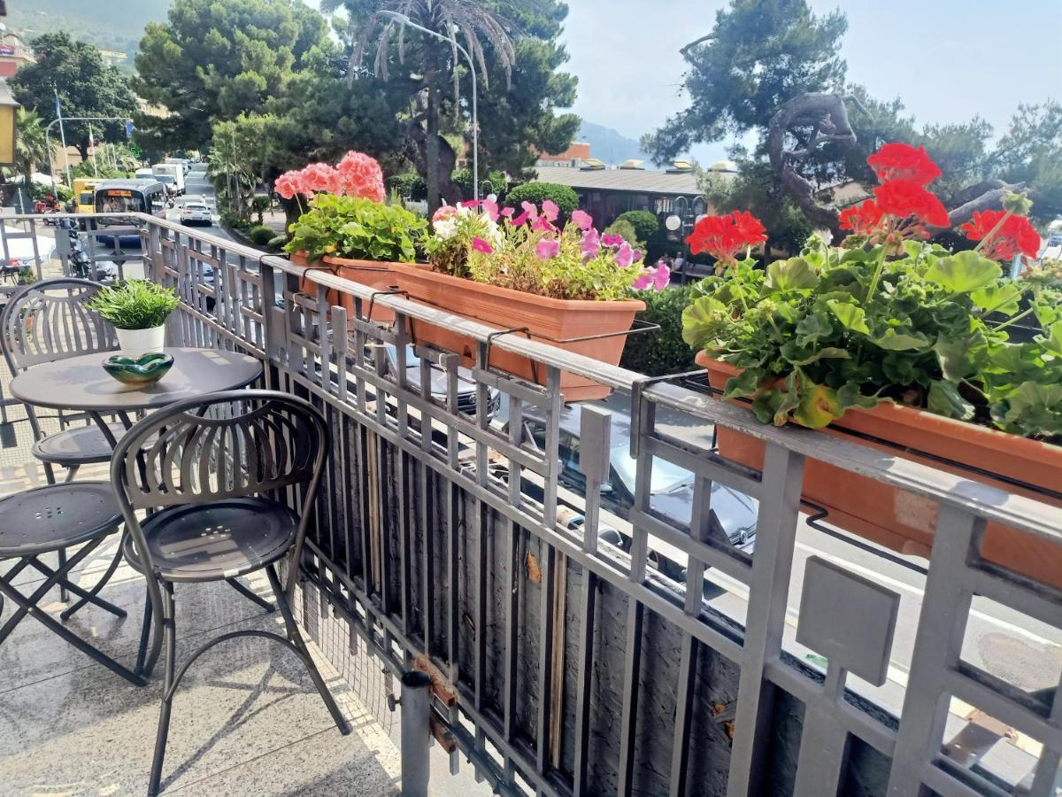 Hotel Serena Arenzano Esterno foto