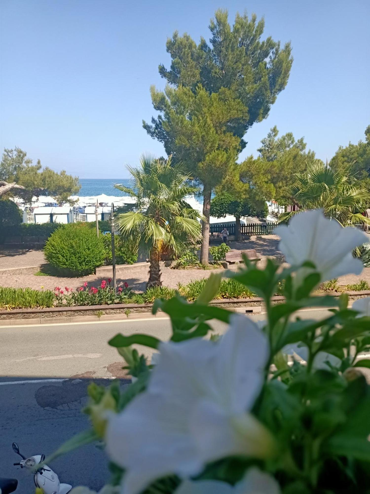 Hotel Serena Arenzano Esterno foto
