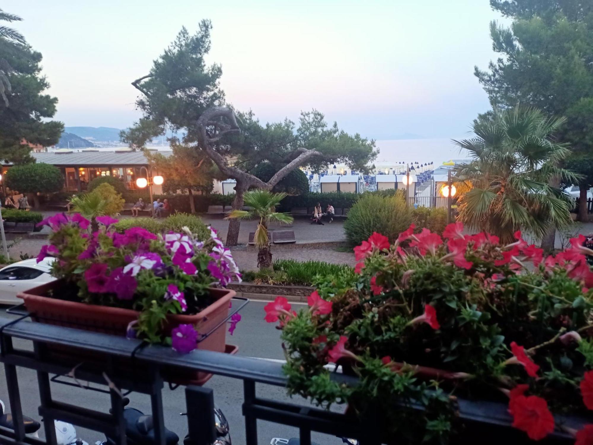 Hotel Serena Arenzano Esterno foto