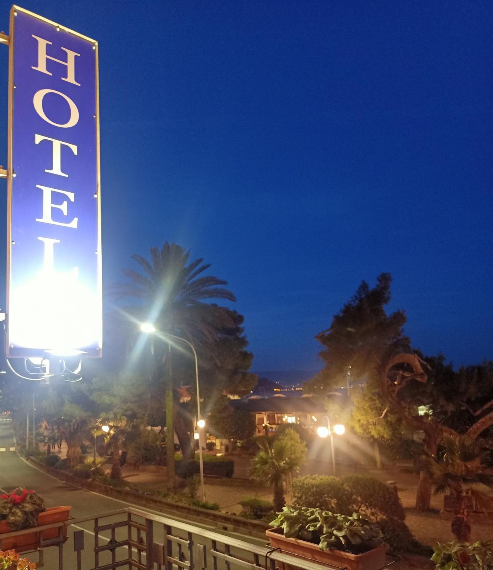Hotel Serena Arenzano Esterno foto